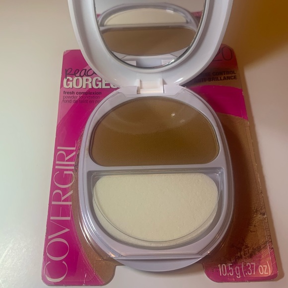 New 2 Covergirl Ready Set Gorgeous Powder Foundation - Picture 5 of 6